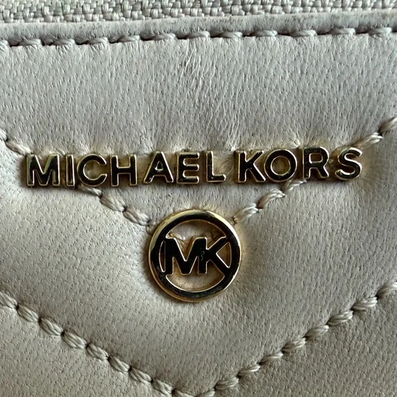 Michael Kors Blush Quilted Wristlet - Picture 4 of 12